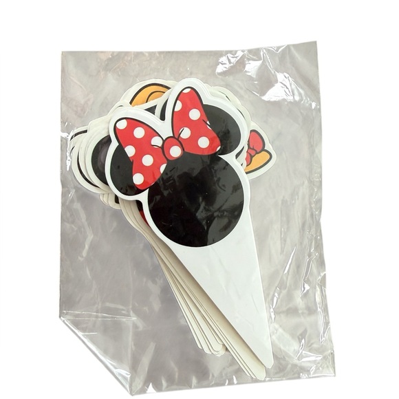 Mickey Mouse Themed Birthday Party Supplies Set - Picture 7 of 9